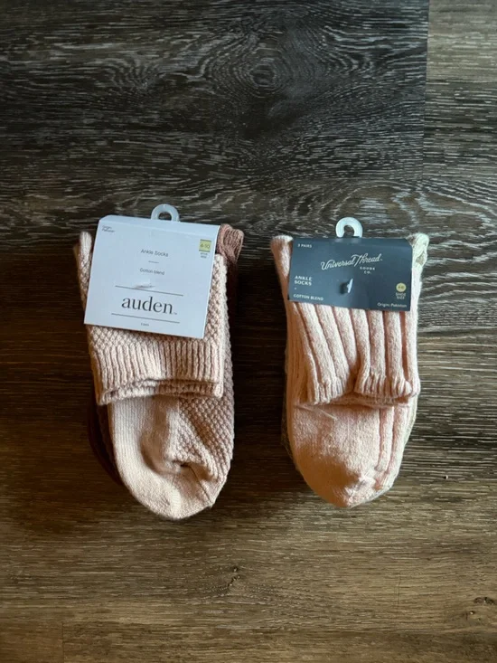 Woman’s Ankle Socks 4-10 Universal Thread & Auden