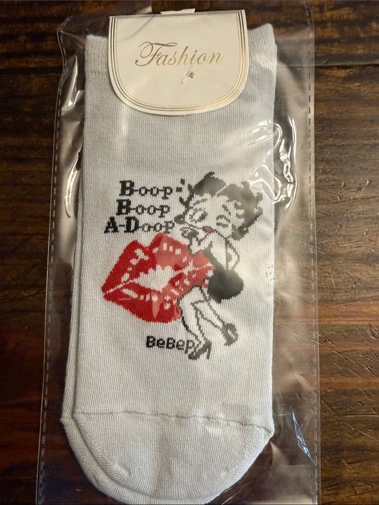 Fashion ‘Betty Boop’ Graphic Design Grey Foot Socks with Red Lips (OS)