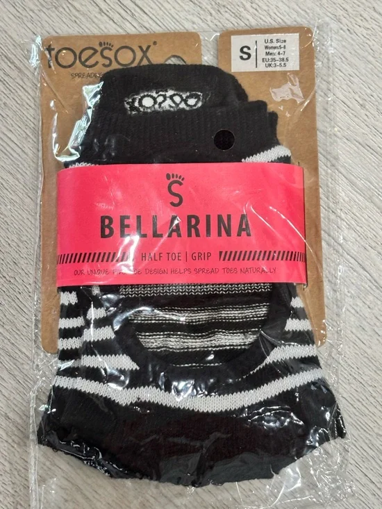 TOESOX Women's Black White Stripe BELLARINA Half Toe Grip No Show Socks Size S.