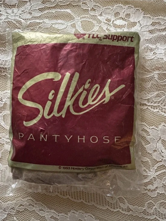 NEW 1 Pair Silkies total leg control, SMALL  NUDE  300