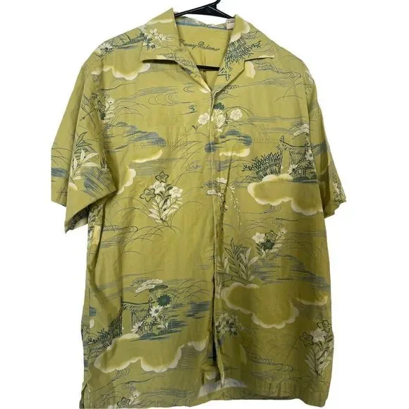 Tommy Bahama Men's Green Paradise Island Buttons Up Floral Shirt Size Medium
