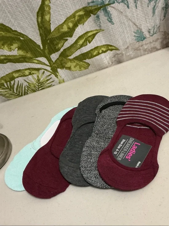 Socks athletic footies size 8/10 maroon gray blue 5 pieces come NEW