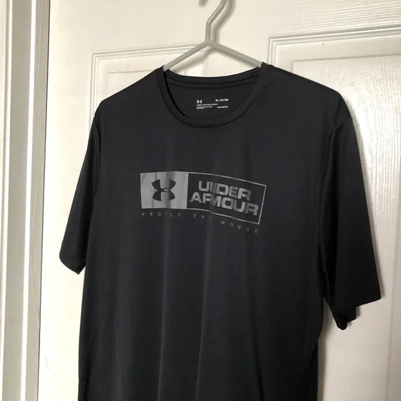 UNDER‎ ARMOUR blue men’s shirt. Shorts sleeve Sz XL
