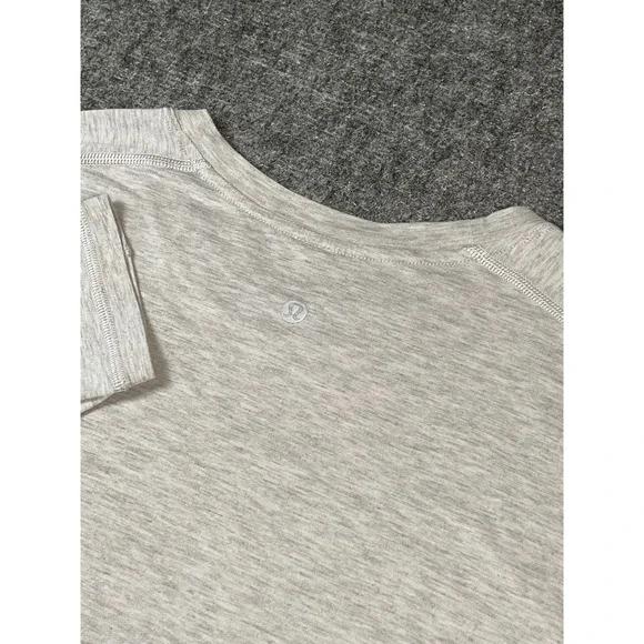 Lululemon Men's Long Sleeve Shirt‎ Light Heathered Gray Athletic Pima cotton