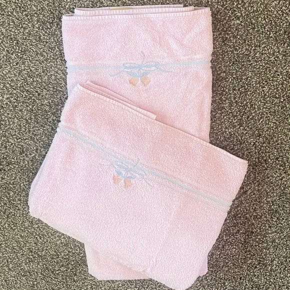 Two Elizabeth‎ Gray JCPenney Vintage Pink Bath Towel Set Floral Embroidered USA