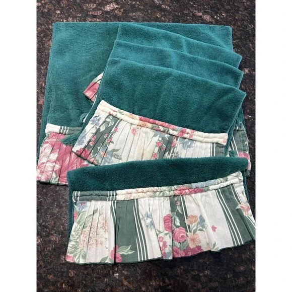 set of VINTAGE 80s Green FLORAL RUFFLED Towels Set Of 5 Washcloth 90’s