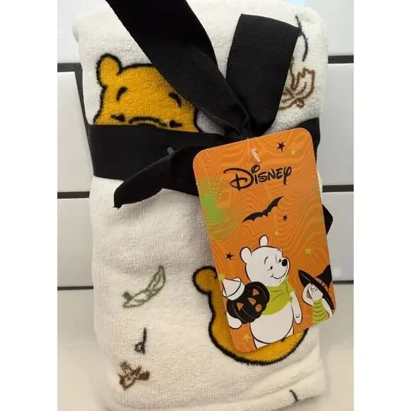 DISNEY Winnie The Pooh FALL LEAVES Halloween Hand Towels Set‎ Of 2 New!!