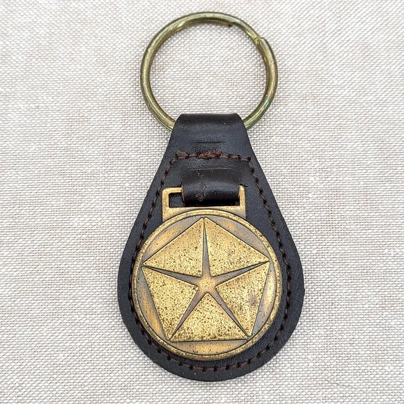 WARREN MICHIGAN 48090 Vintage Chrysler Pentastar Logo Key Chain Lost & Return