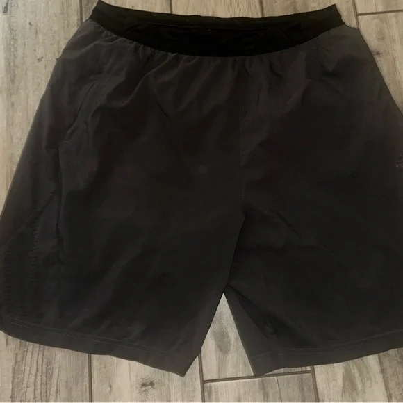 Mens used adidas size XL training black grey shorts pockets
