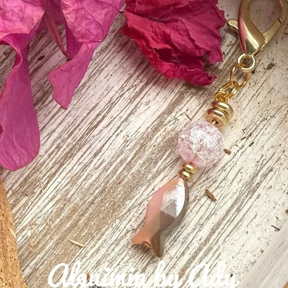 🌸🐚SARDINE FISH 🐟 Pink crackled quartz keychain gemstone accessories