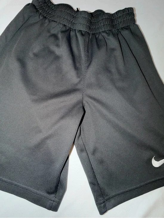 Nike Mesh Boys Gray Athletic Shorts Y/M. 0021