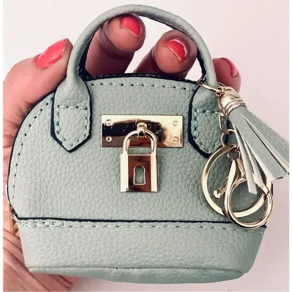 NWT Gorgeous Green Pu Leather Purse Bag Charm Lobster Keyring Keyholder Keyring