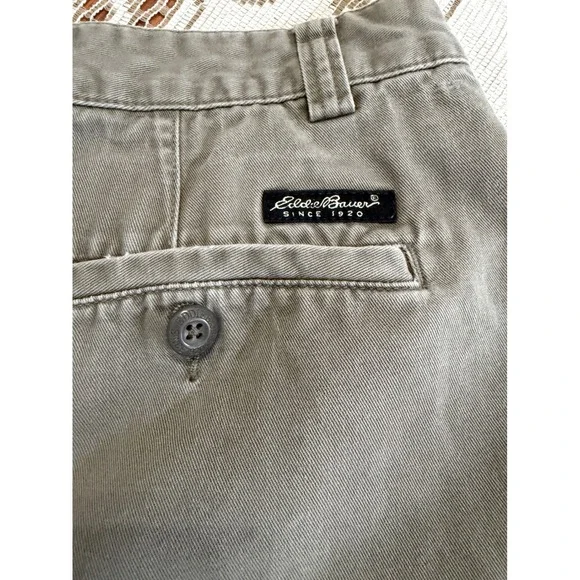Eddie Bauer Mens 36 Pleated Chino Shorts Olive Green 100% Cotton Twill Hiking