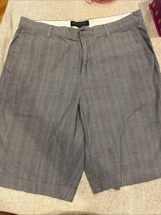 Banana Republic Men's Light Gray Plaid Flat-Front Shorts