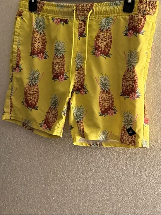 Sperry Yellow Pineapple Print Men's Hybrid Shorts