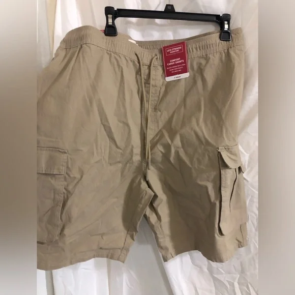 Levi’s signature tan 9” inseam comfort relaxed‎ cargo shorts size 2XL brand new