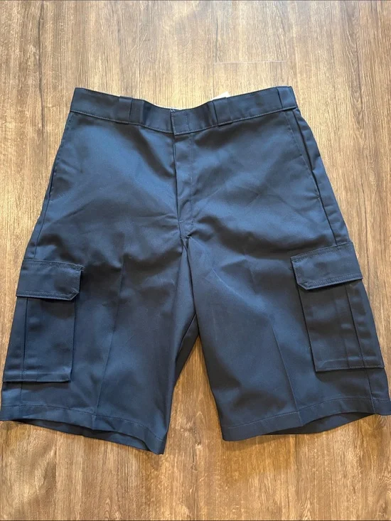Dickies’s men’s size 36 loose fit cargo shorts 13” baggy