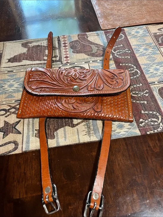 Saddle phone case