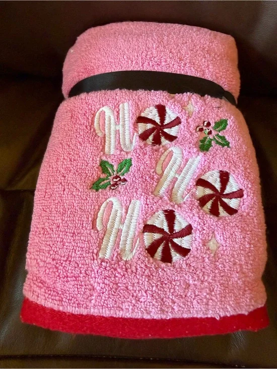 Betsey Johnson Pink Embroidered Peppermint Holiday 2 Pack Hand Towels NWT