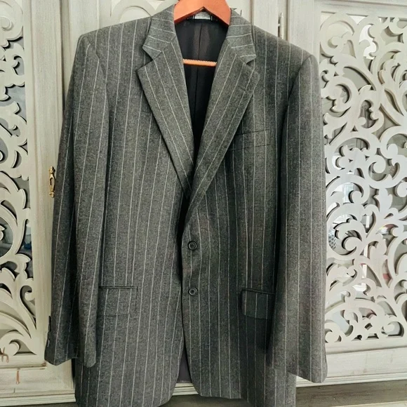Gieves & Hawkes Saville Row gray pinstripe wool jacket 42L