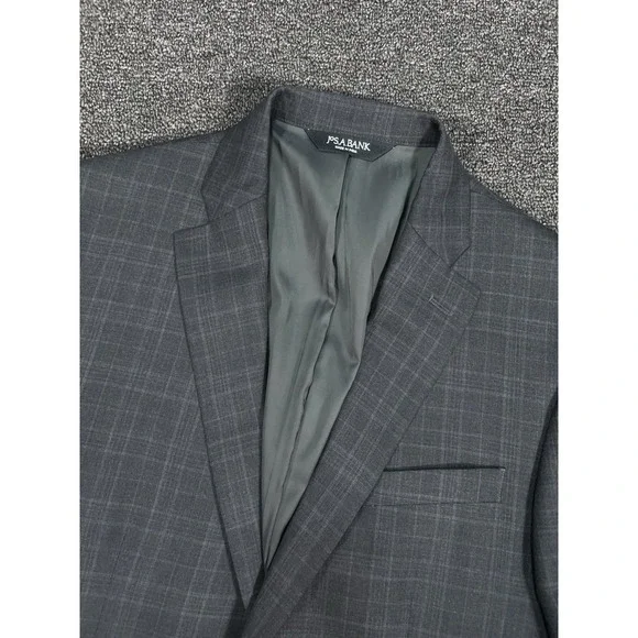 Jos A Bank‎ Traveler Blazer Jacket Men's 40R Gray Plaid Wool Modern Tailored Fit
