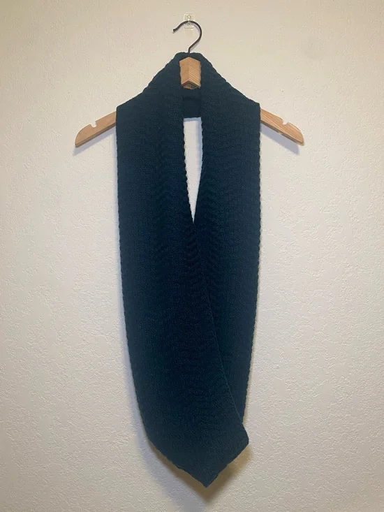 Cotton On - Emerald Knit Infinity Scarf (NWT)