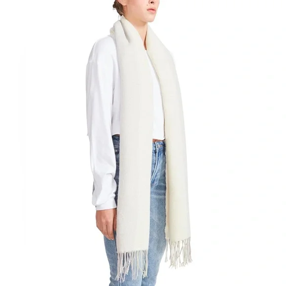 Elegant Cream Pleated Scarf