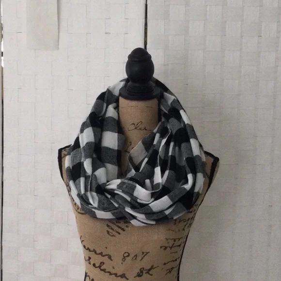 Women’s Checkered Plaid Infinity Scarf black, gray & white 100% Acrylic  #585