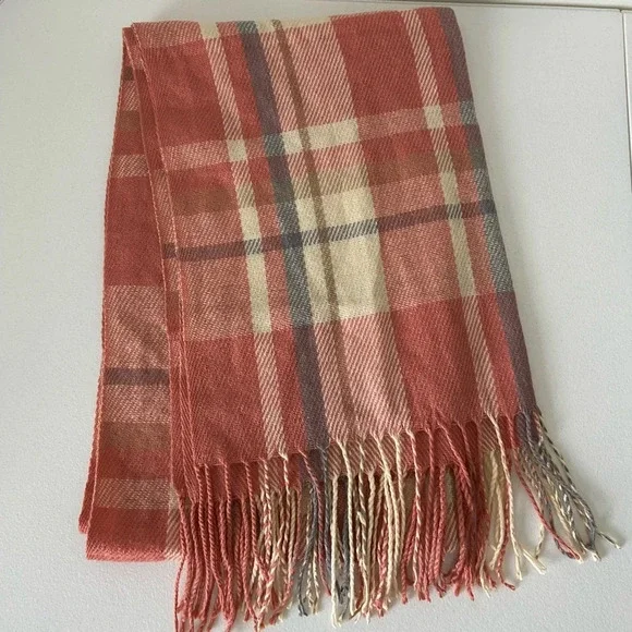 NWOT‎ | Women’s fall colored plaid patterned tassel scarf