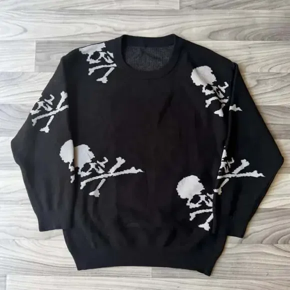 Vintage Y2K Skull and Crossbones Graphic Crewneck Sweater