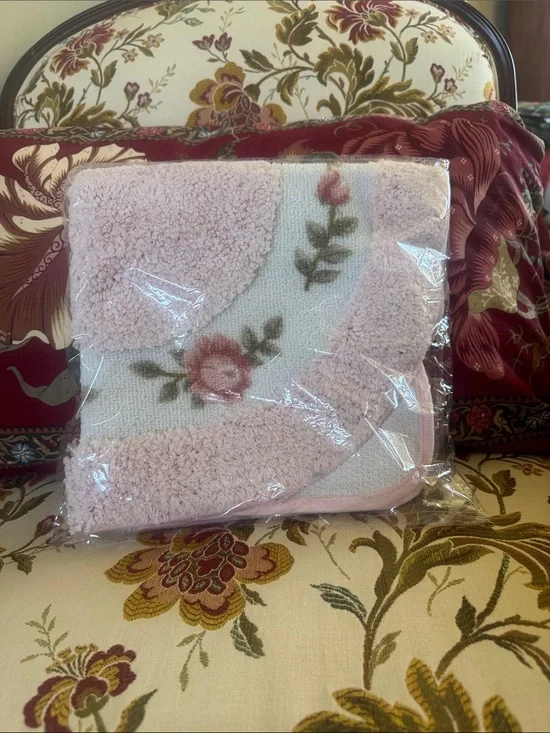 Plush Pink Floral toilet contour rug