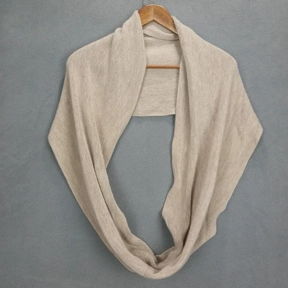 Calvin Klein Circle Scarf Women 31 '' W 15'' L Beige Tight Knit Infinity Evening