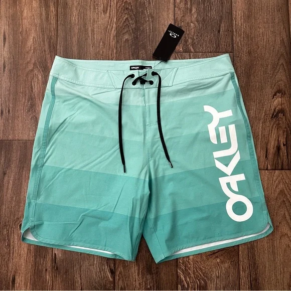 Oakley Retro Swim Boardshorts Men’s Size 36 Mint Green