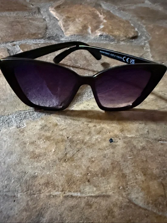 Classic Cat-Eye Women's Sunglasses - Black Frame with Purple Gradient Lenses