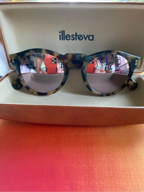 Illesteva Round Tortoise Frame Sunglasses with Mirrored Lenses