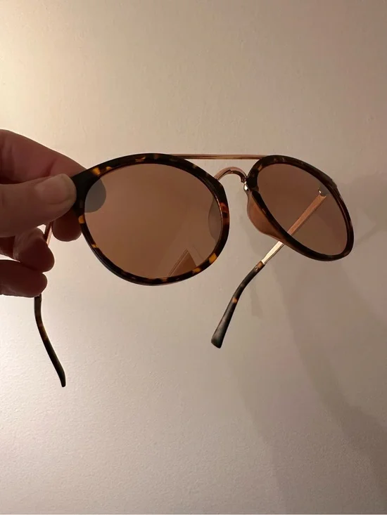 Women’s Tortoise Shell Round Sunglasses, Gold/Brown