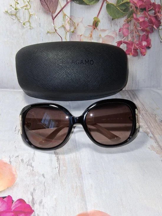 Salvatore Ferragamo Black Oval SF668S Sunglasses Gradiant lenses NEW W/Hard case