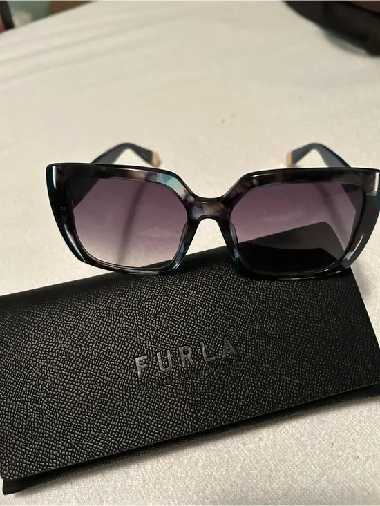 Furla Blue Tortoiseshell Cat-Eye Sunglasses with Purple Gradient Lenses