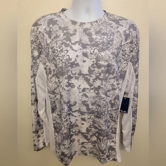 NWT Huk Long Sleeve Fishing/Performance Sun/Swim Shirt