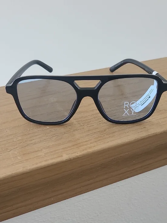 Roxy Black Pilot-Style Sunglasses