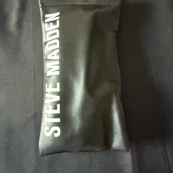 Steve Madden Orange Sunglasses with Black Pouch