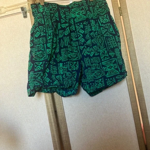 FINAL MARKDOWN Basic editions Green Geometric Patterned swim Shorts large