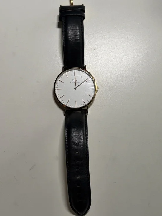 Daniel Wellington Classic Black Leather Watch + 2 Extra Watch Straps