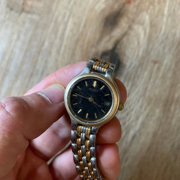 Vintage Seiko Ladies Two Tone Watch Black Dial Date Window 7N82-0228 Quartz