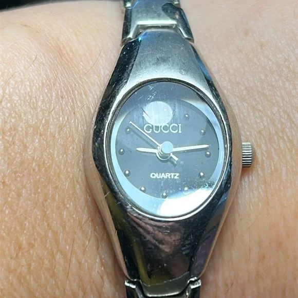 Gucci Vintage watch preloved GVC