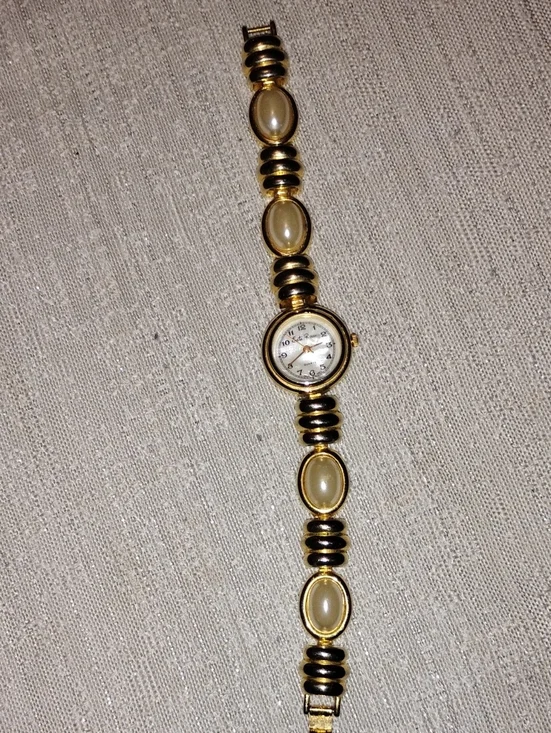 Gold-Tone Pearl Accent Women's Bracelet Watch