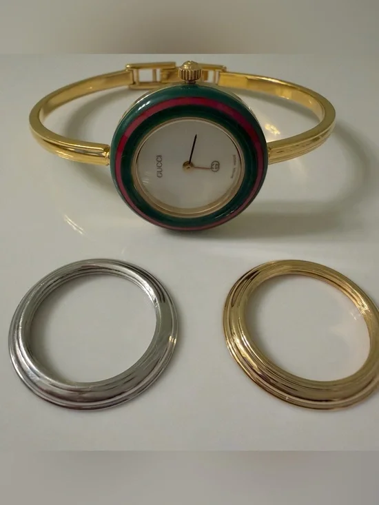 Near mint~Beautiful~Gucci Interchangeable Signature Bezel Watch
