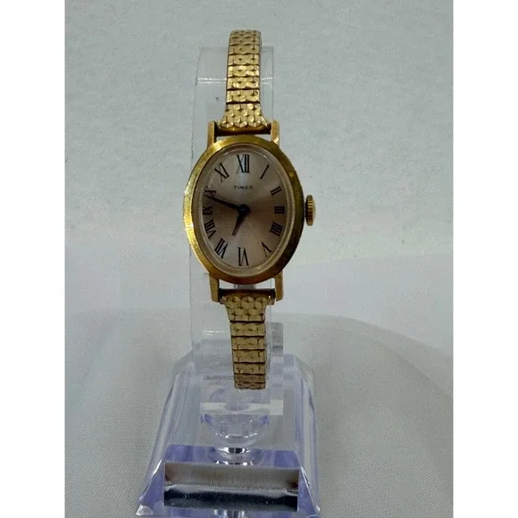 Vintage Timex Womens Oval Gold Tone Watch Roman Numeral Dial Expansion Band