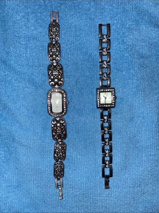 Vintage women's bracelet-style fashion watches. Made in Japan