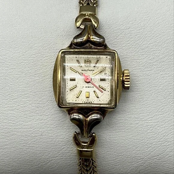 Vintage Waltham 17 Jewels Womens Watch 16mm Cream Dial Gold Tone Swiss Manual